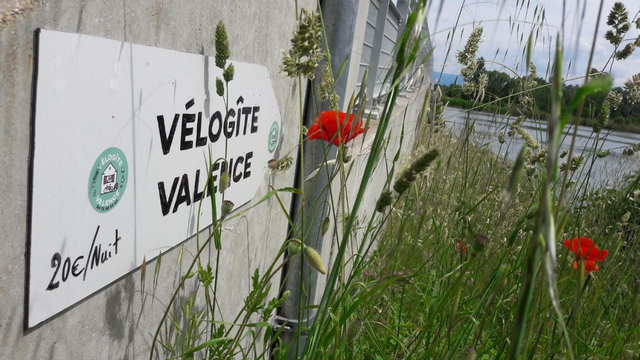 Velo Gite Valence Valence  Ngoại thất bức ảnh